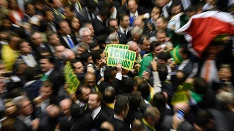 Manifestantes-Brasil-Diputados-Rousseff-EFE_NACIMA20160418_0042_6.jpg